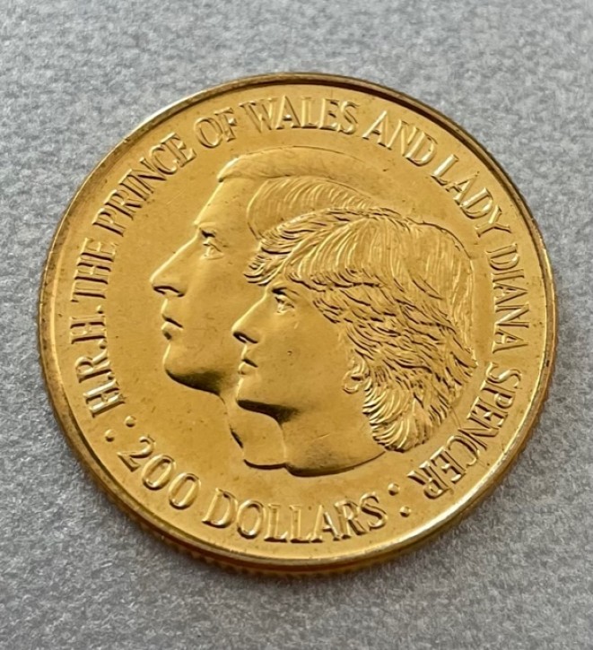 9.16 Gramm Gold fein ( 10 Gramm 916er Gold ) 200 Austral-Dollar Royal Australien Mint Charles & Diana Rückseite junge Queen Elisabeth II