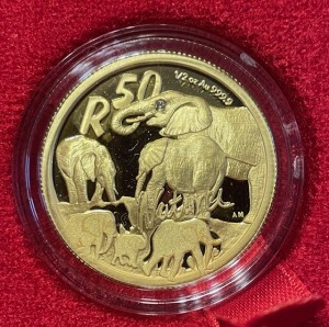 2 X 1/2 oz Gold " 110 years Kruger Park  " 1 X 1/2 oz Gold Krügerrand 2008 COLOR und 1 X 1/2 oz Proof Elefant mit DIAMOND EYE inkl. Box der Box South African Mint und COA ( max. 200 Stk )